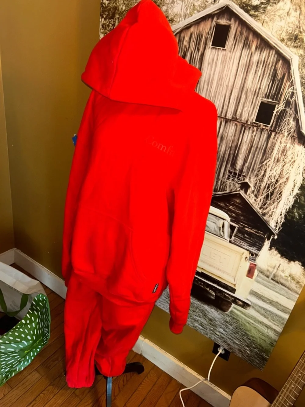 COMFRT Red LIMITED EDITION MATCHING SET  LIKE NEW M